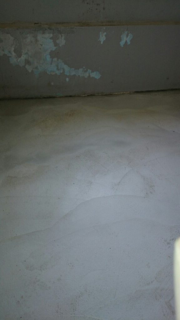 工場のコンクリート床（塗装前）