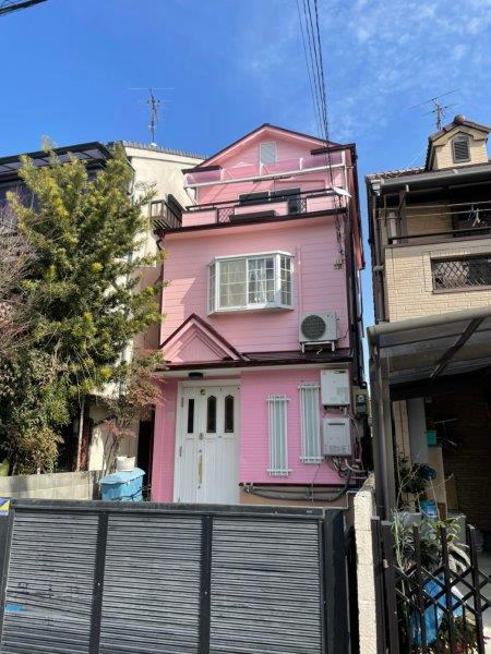 外壁をピンク色に塗装しました 尼崎の塗装会社の事例 輝塗装の施工実績 事例集